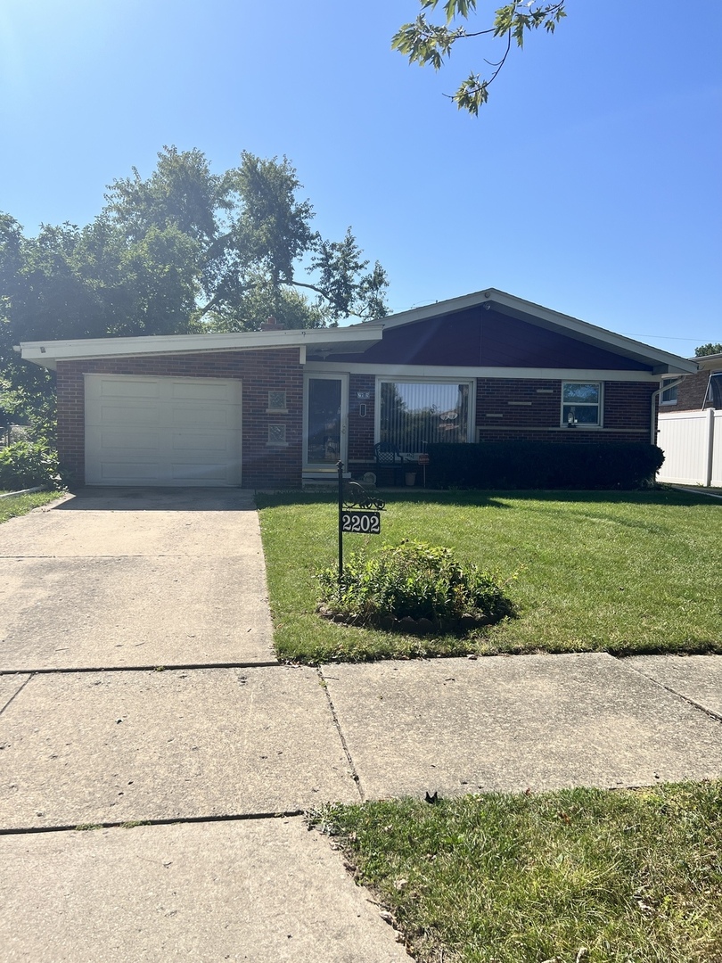 2202 Tamarack Drive, Joliet, IL 60432