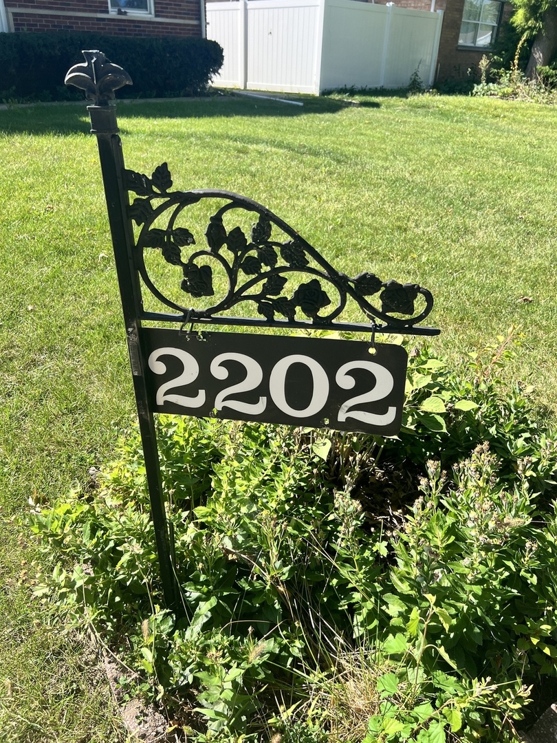 2202 Tamarack Drive, Joliet, IL 60432