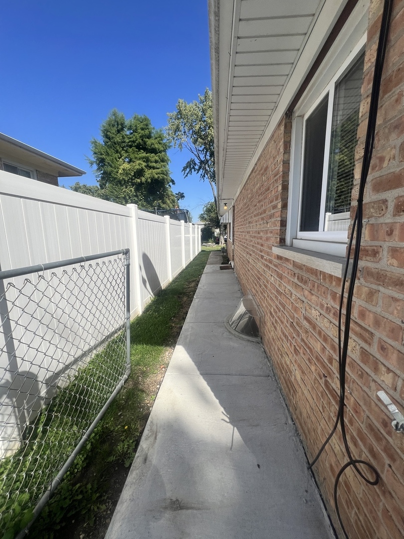 2202 Tamarack Drive, Joliet, IL 60432