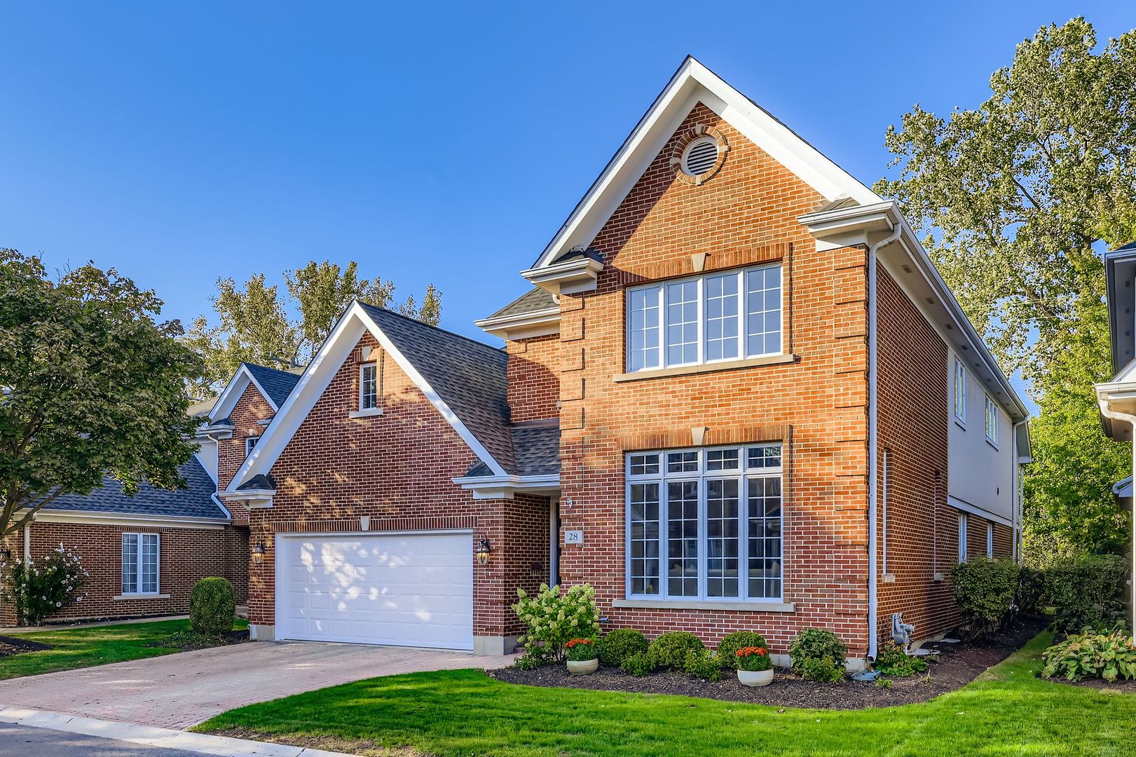 28 Windsor Drive, Elmhurst, IL 60126