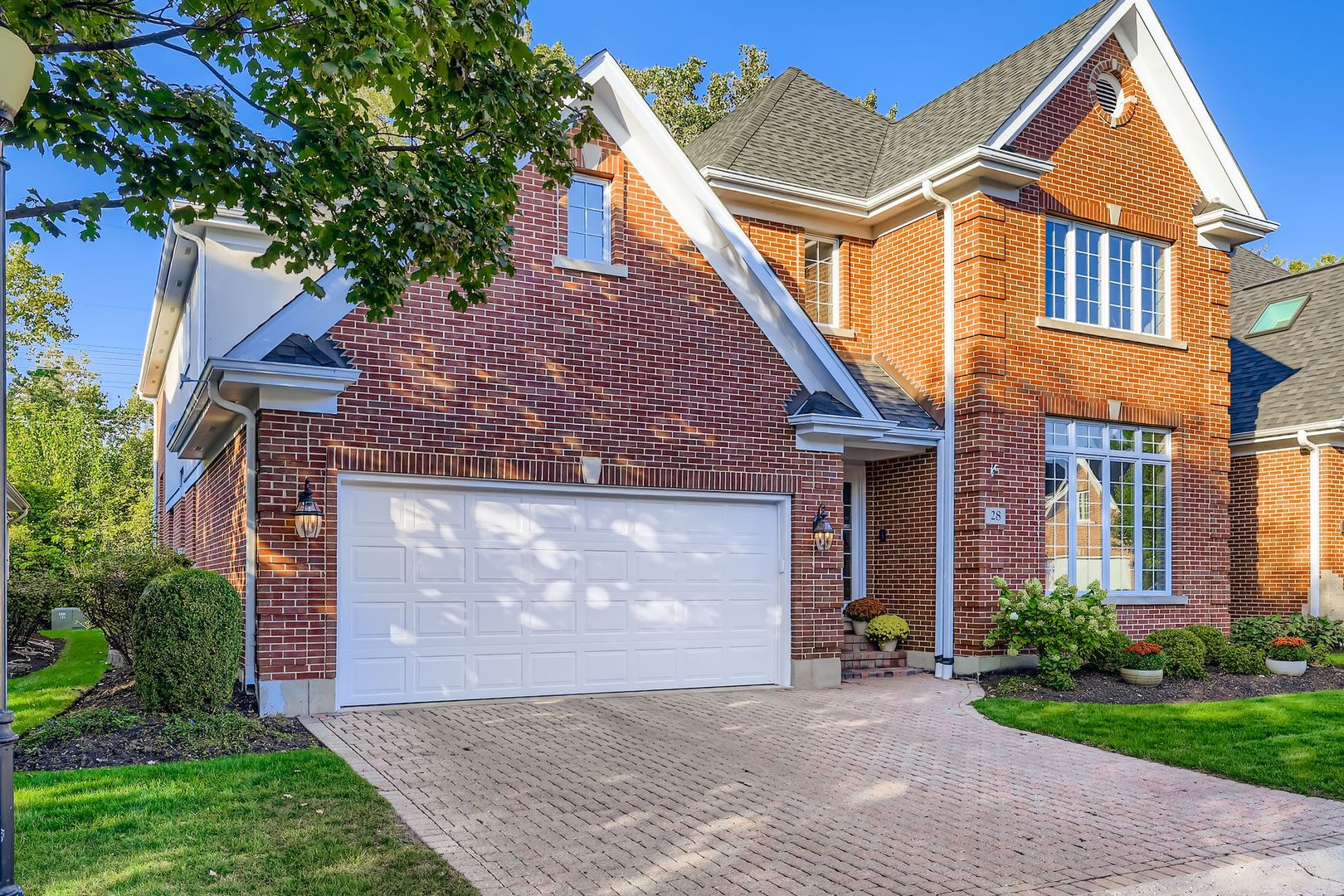 28 Windsor Drive, Elmhurst, IL 60126