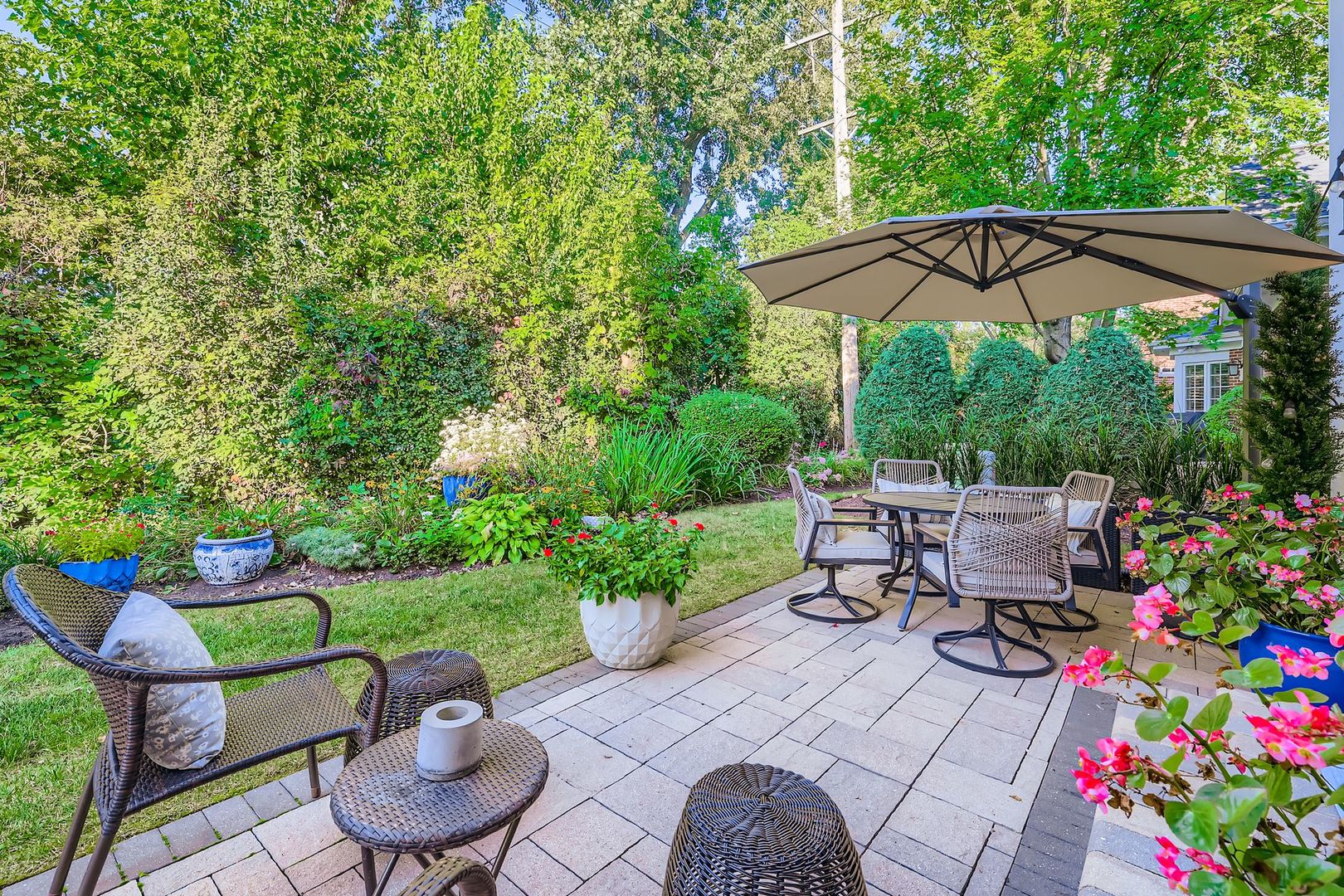 28 Windsor Drive, Elmhurst, IL 60126
