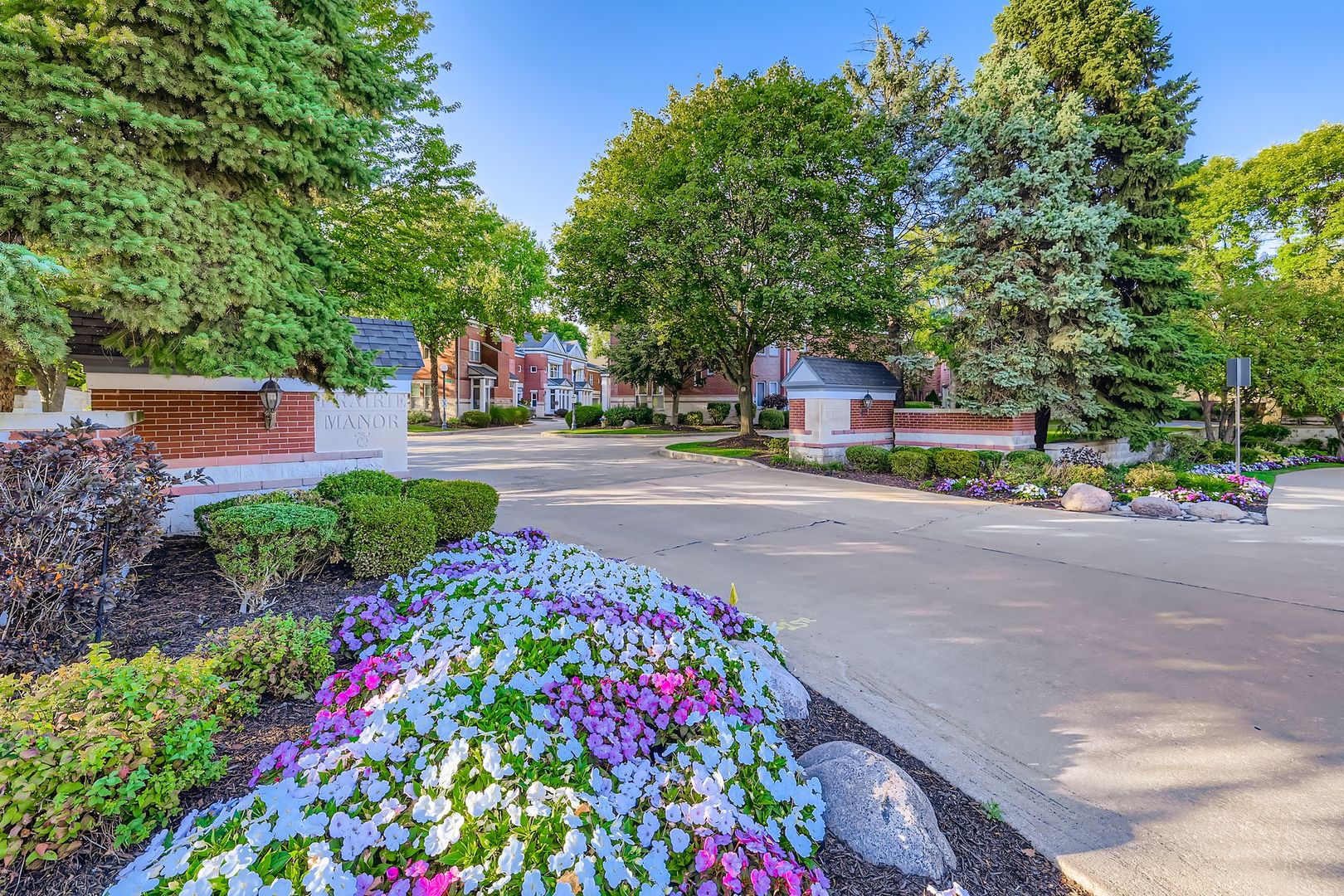 28 Windsor Drive, Elmhurst, IL 60126