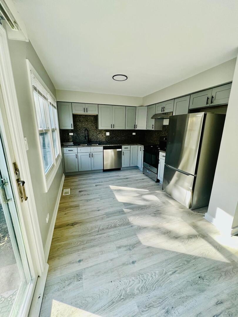 2021 Farnham Court, Schaumburg, IL 60194