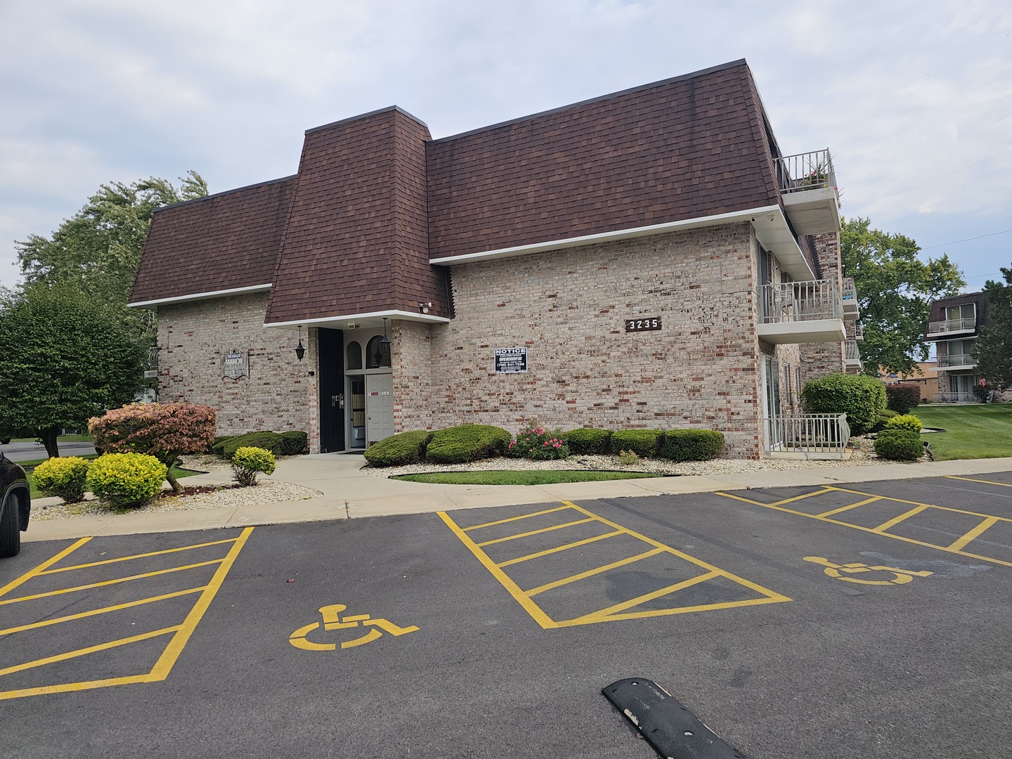 3235 S Manor Drive #306, Lansing, IL 60438