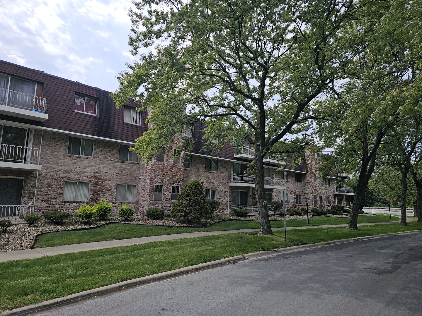 3235 S Manor Drive #306, Lansing, IL 60438