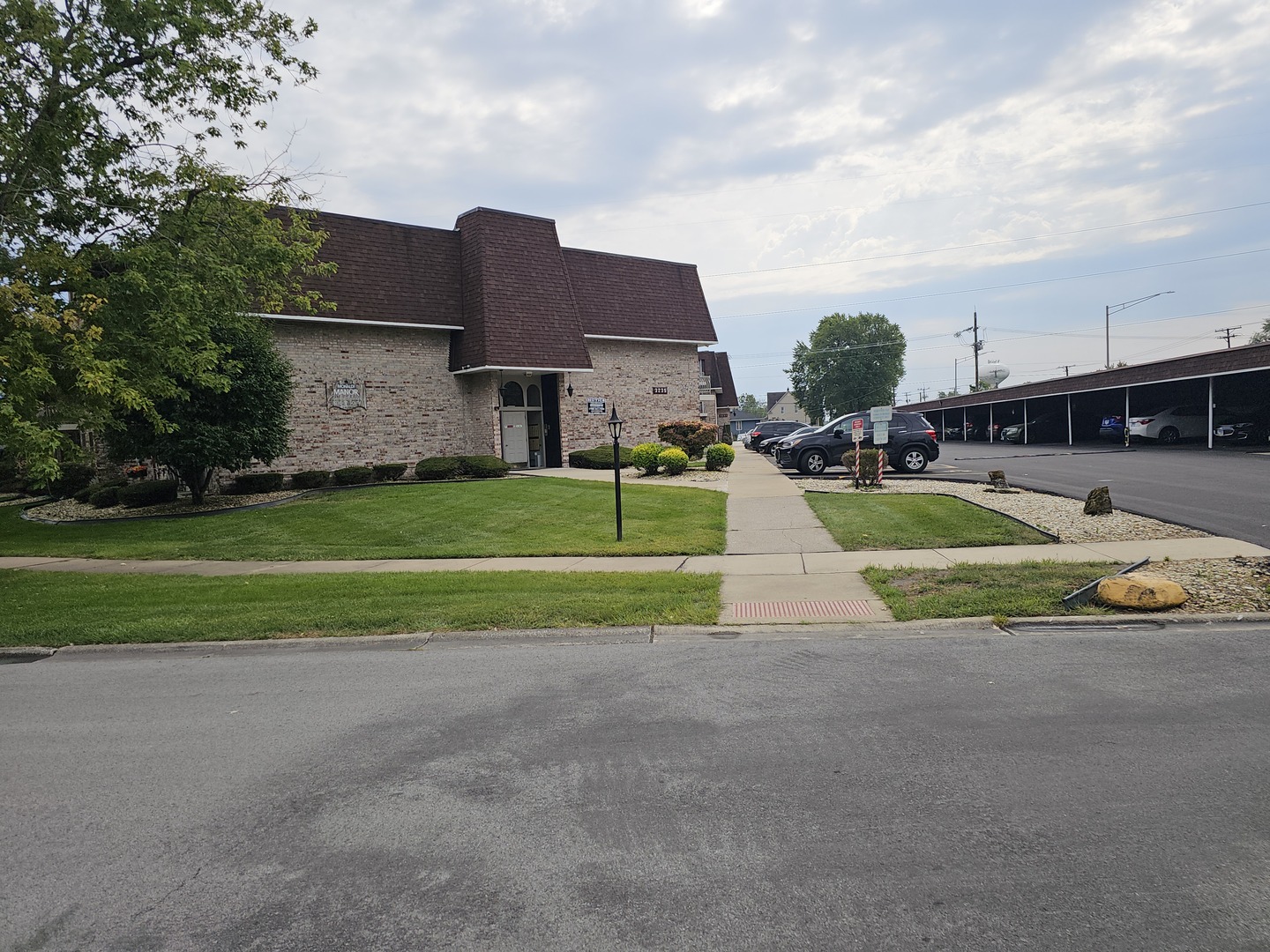 3235 S Manor Drive #306, Lansing, IL 60438