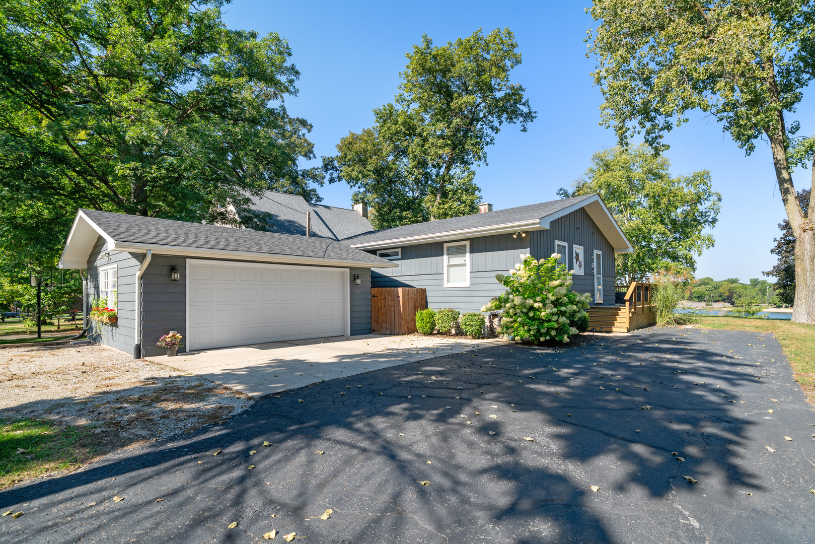 811 Lake Holiday Drive, Lake Holiday, IL 60548