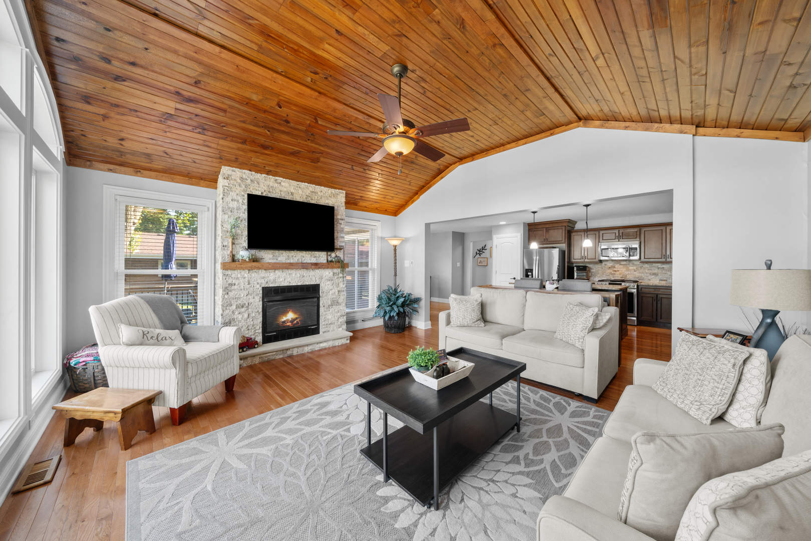 811 Lake Holiday Drive, Lake Holiday, IL 60548