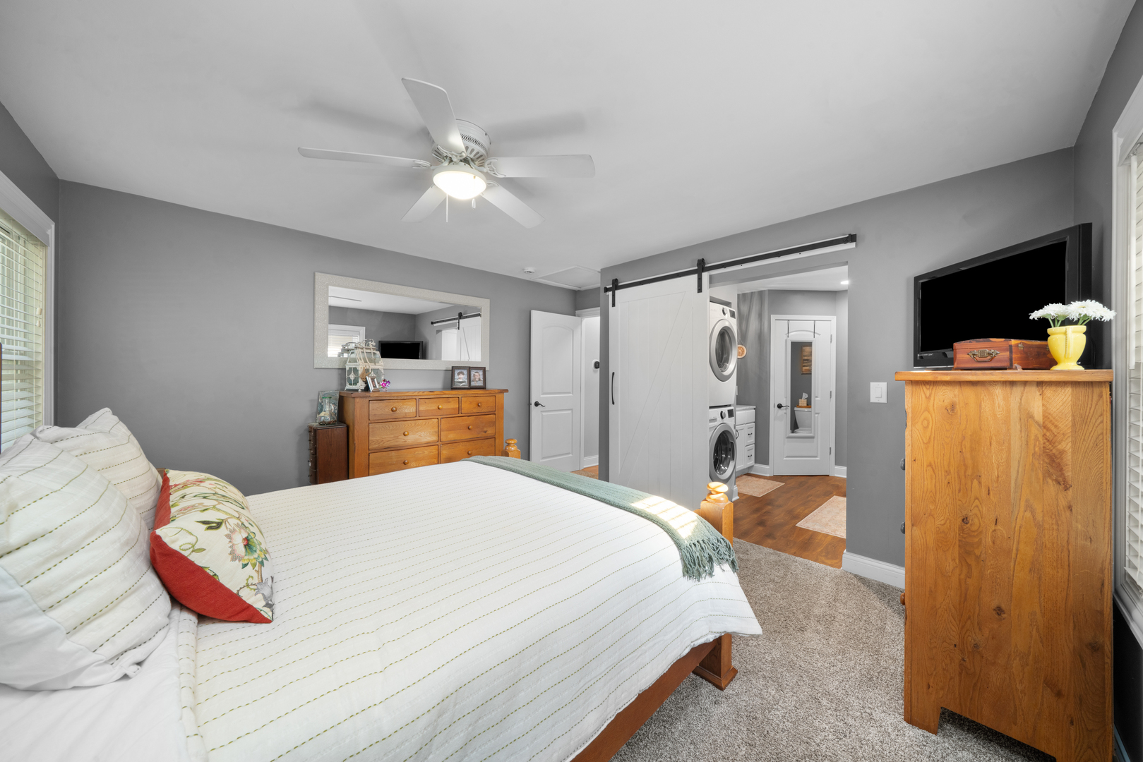 811 Lake Holiday Drive, Lake Holiday, IL 60548