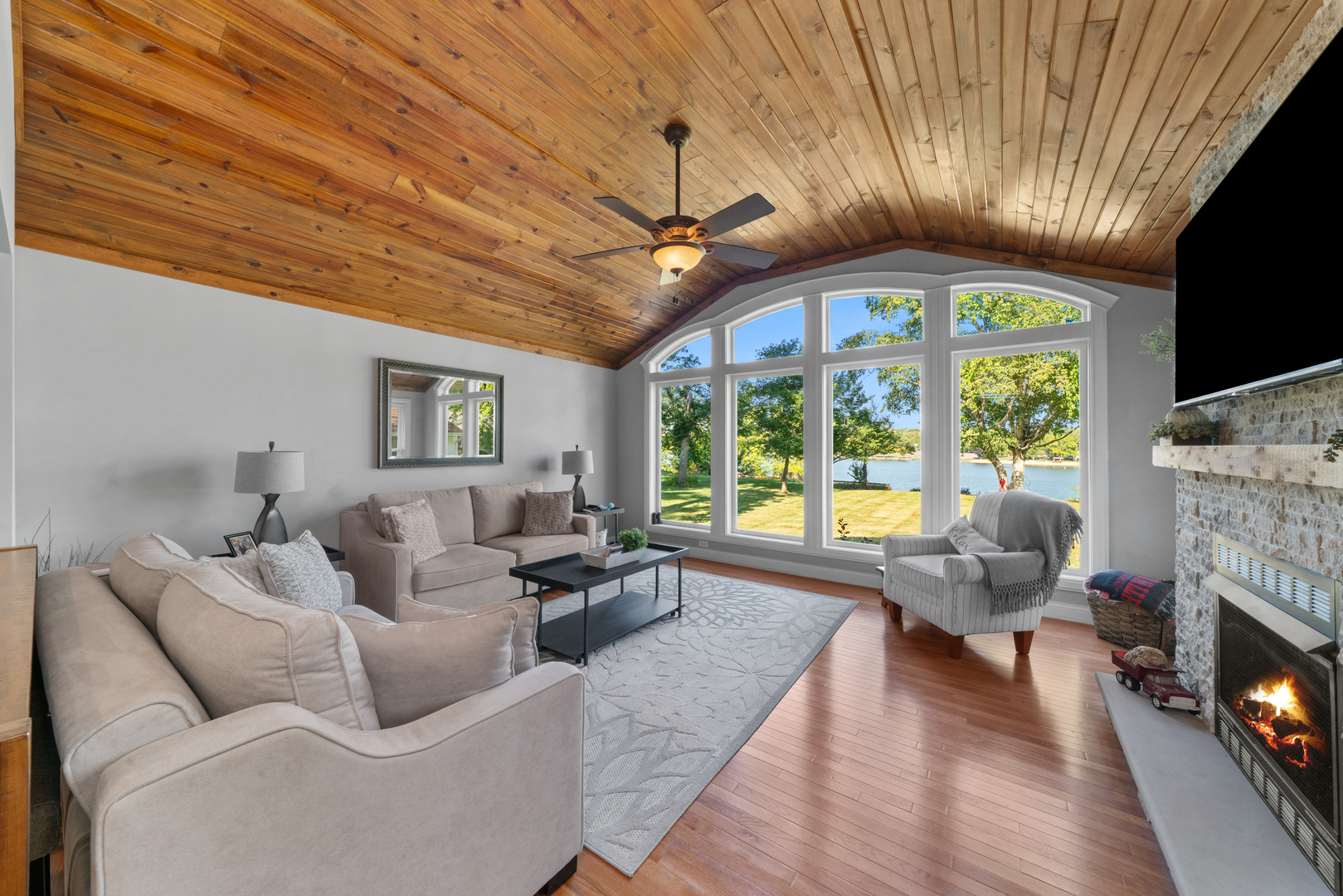 811 Lake Holiday Drive, Lake Holiday, IL 60548