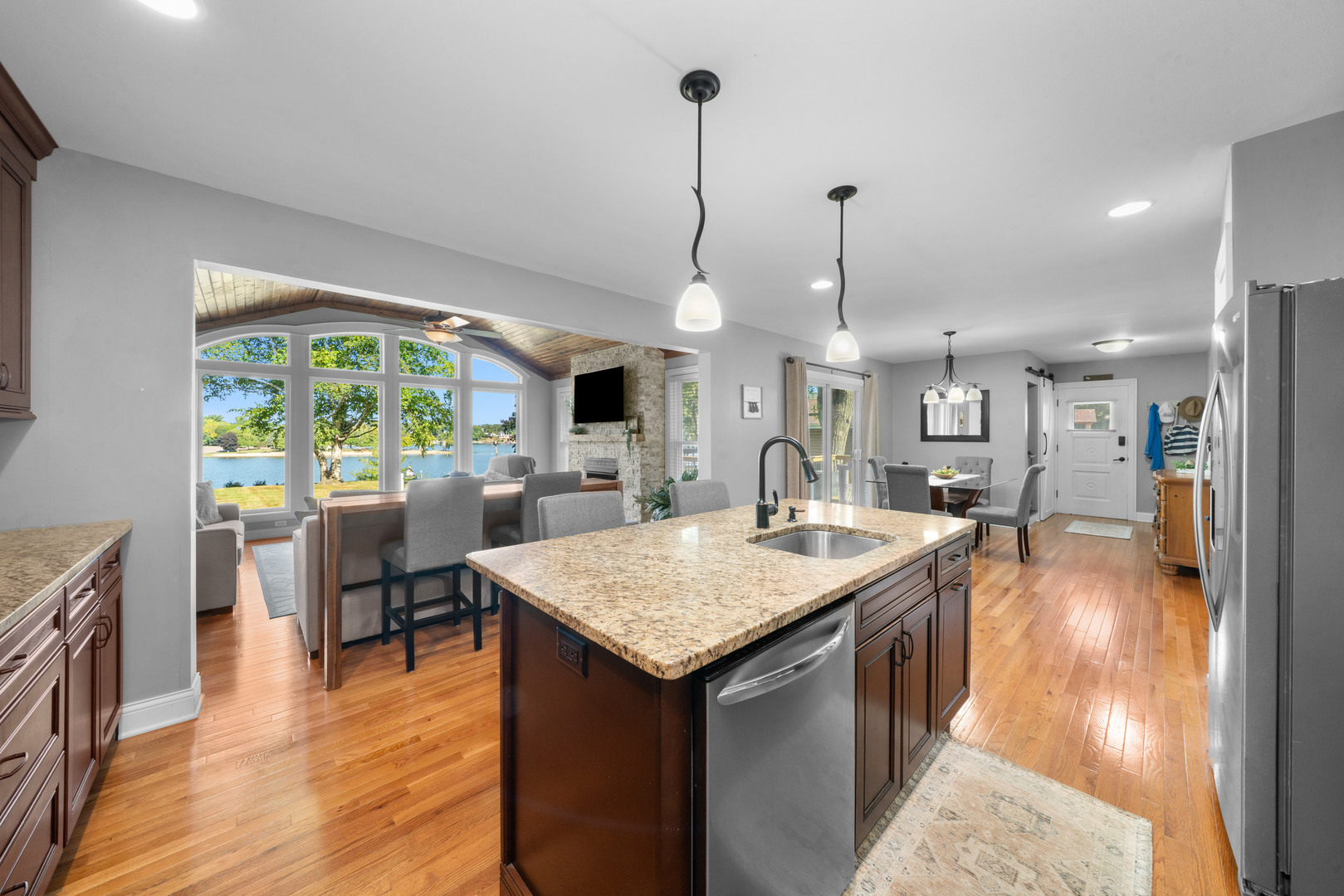 811 Lake Holiday Drive, Lake Holiday, IL 60548