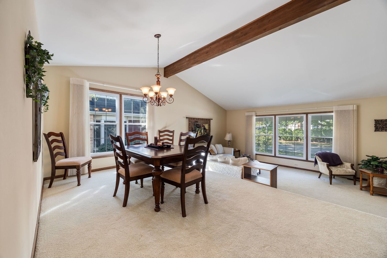 1515 S Kaspar Avenue, Arlington Heights, IL 60005