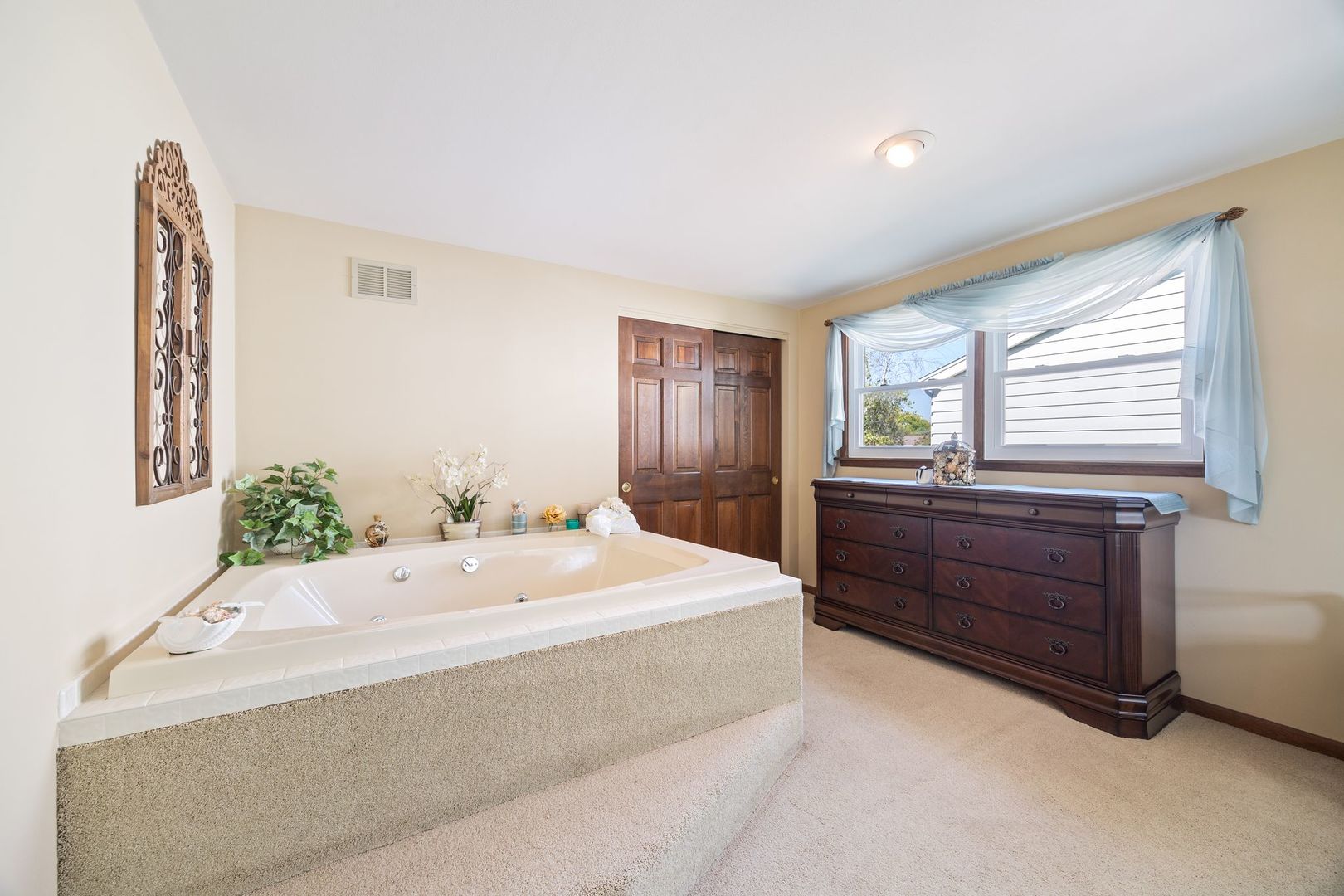 1515 S Kaspar Avenue, Arlington Heights, IL 60005