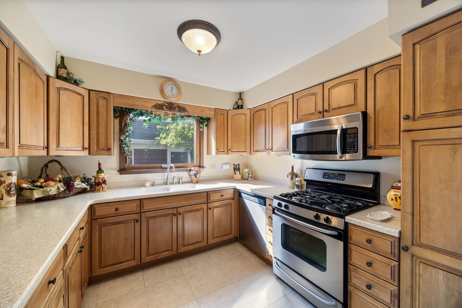 1515 S Kaspar Avenue, Arlington Heights, IL 60005