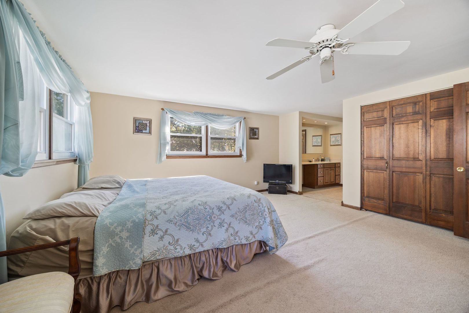 1515 S Kaspar Avenue, Arlington Heights, IL 60005