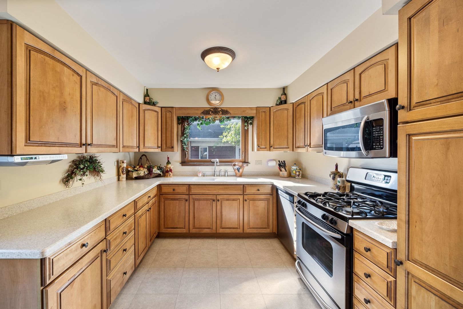 1515 S Kaspar Avenue, Arlington Heights, IL 60005