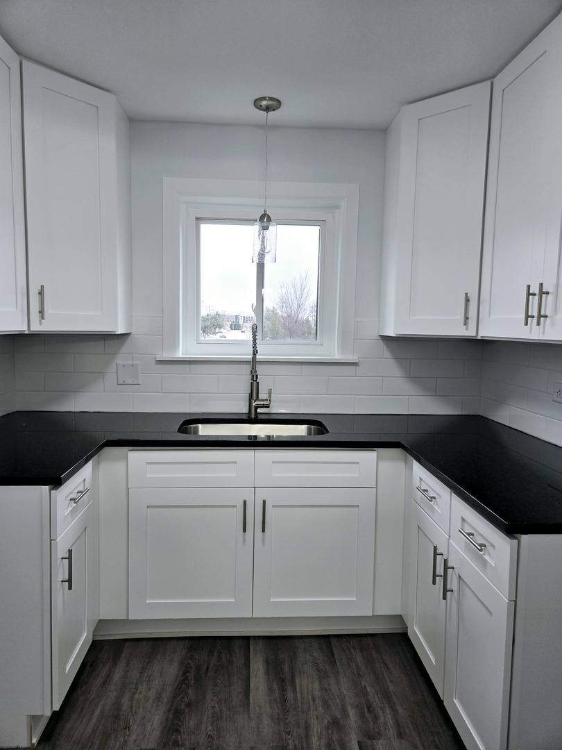 264 12th Street #B, Wheeling, IL 60090