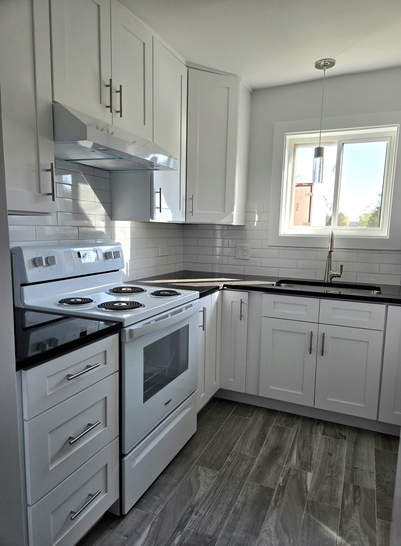 264 12th Street #B, Wheeling, IL 60090