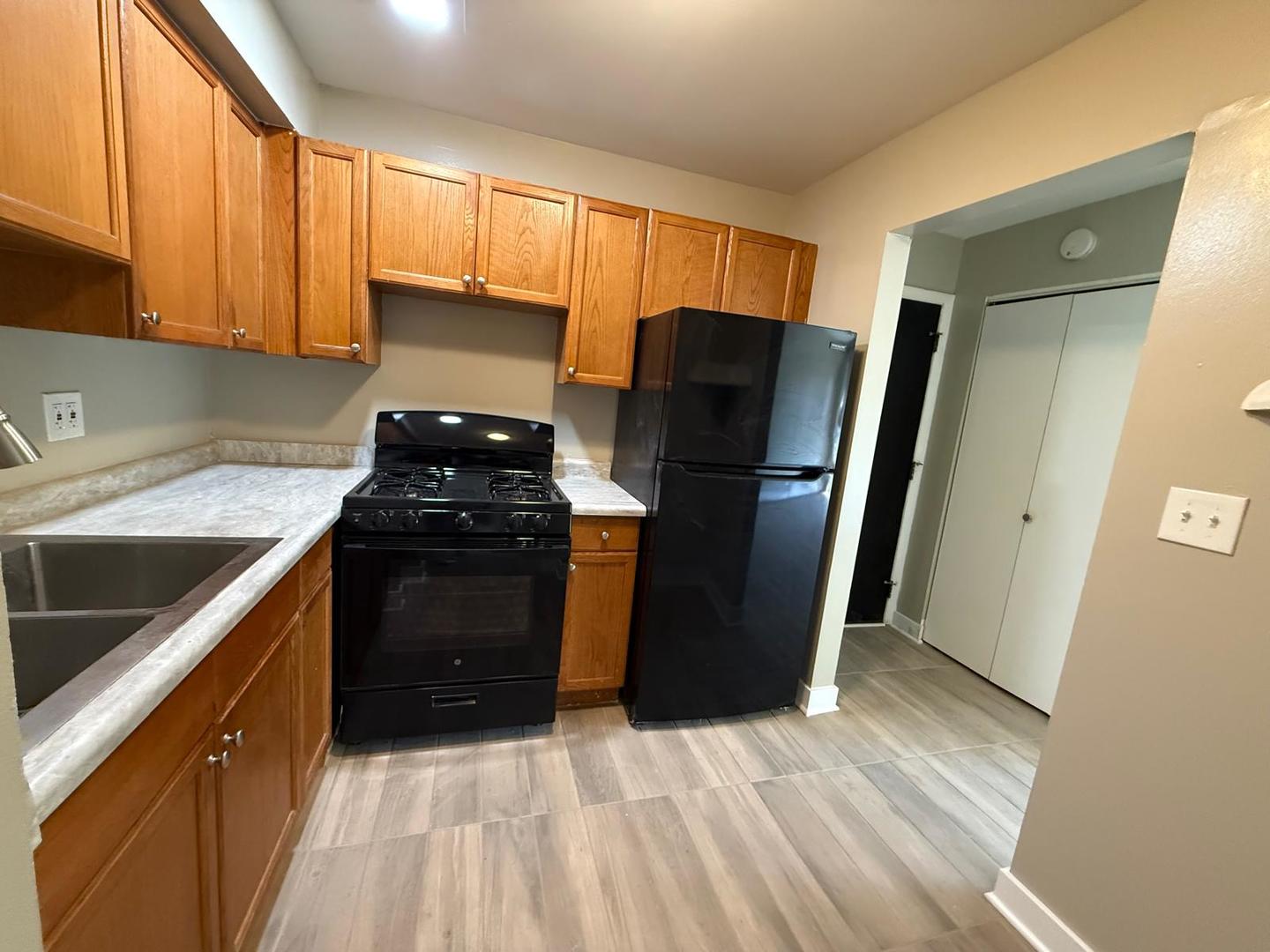 9S025 Lake Drive #10-105, Willowbrook, IL 60527