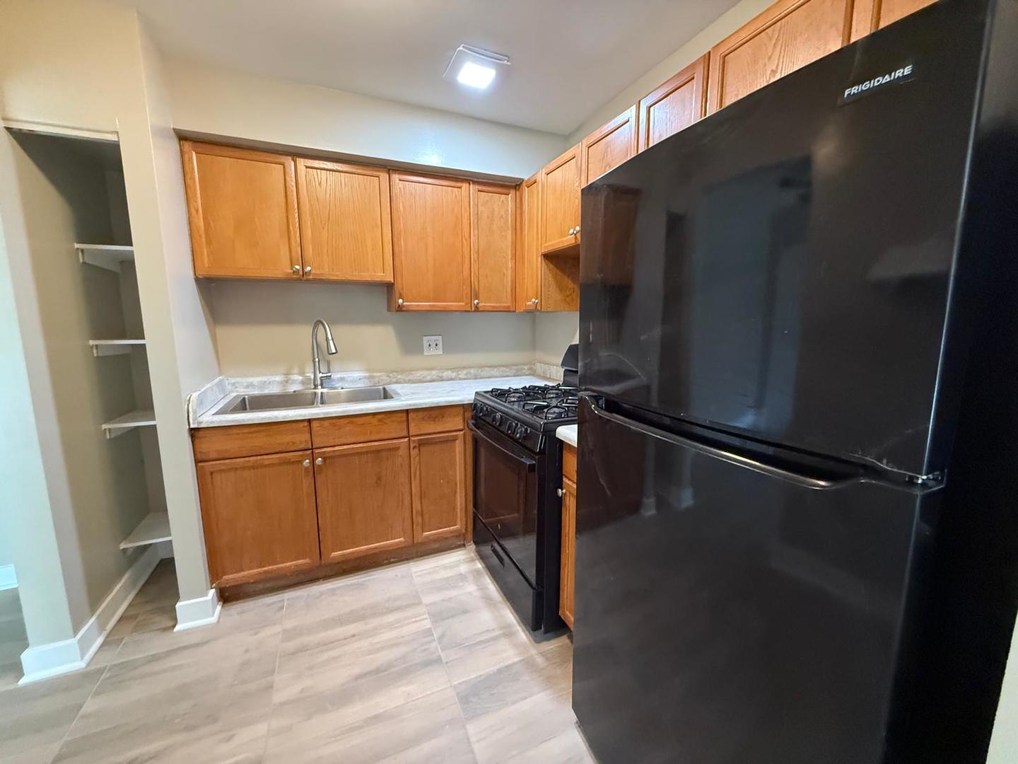 9S025 Lake Drive #10-105, Willowbrook, IL 60527