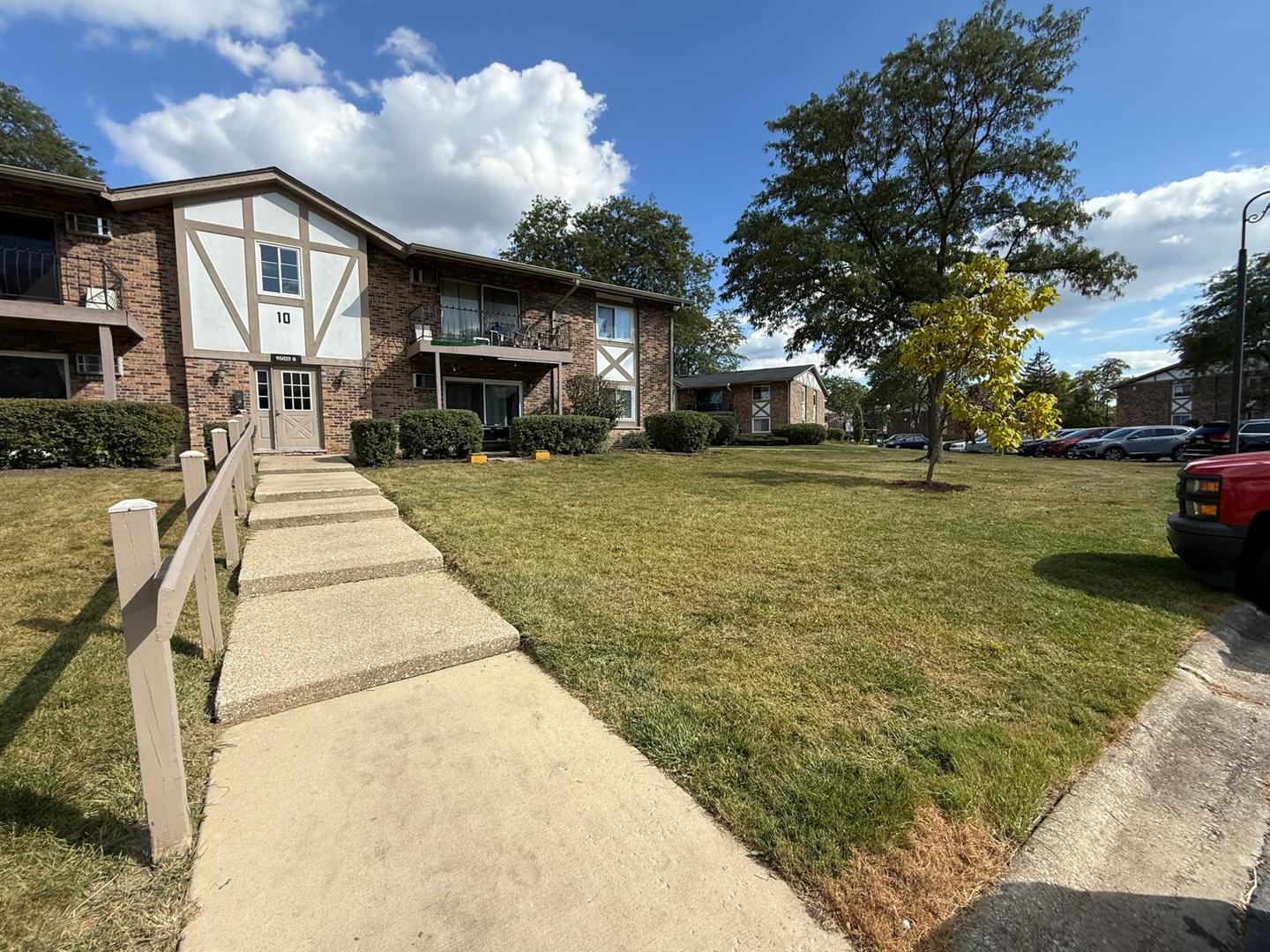 9S025 Lake Drive #10-105, Willowbrook, IL 60527