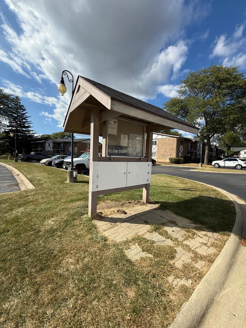 9S025 Lake Drive #10-105, Willowbrook, IL 60527