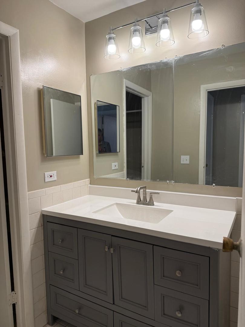 9S025 Lake Drive #10-105, Willowbrook, IL 60527