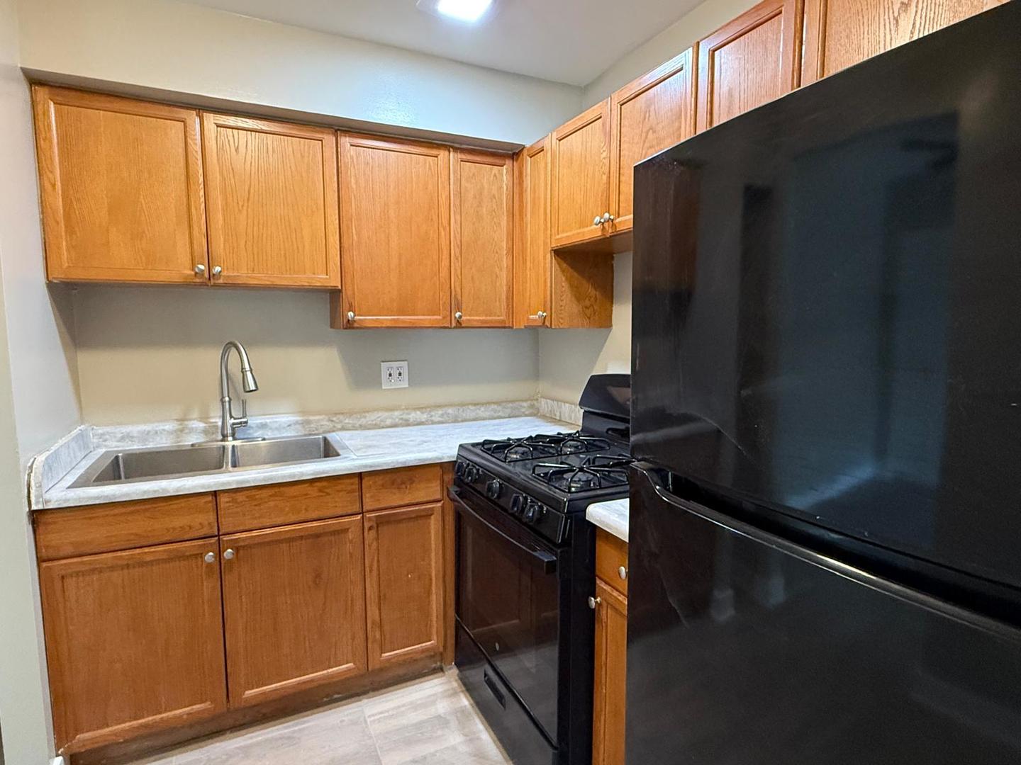 9S025 Lake Drive #10-105, Willowbrook, IL 60527
