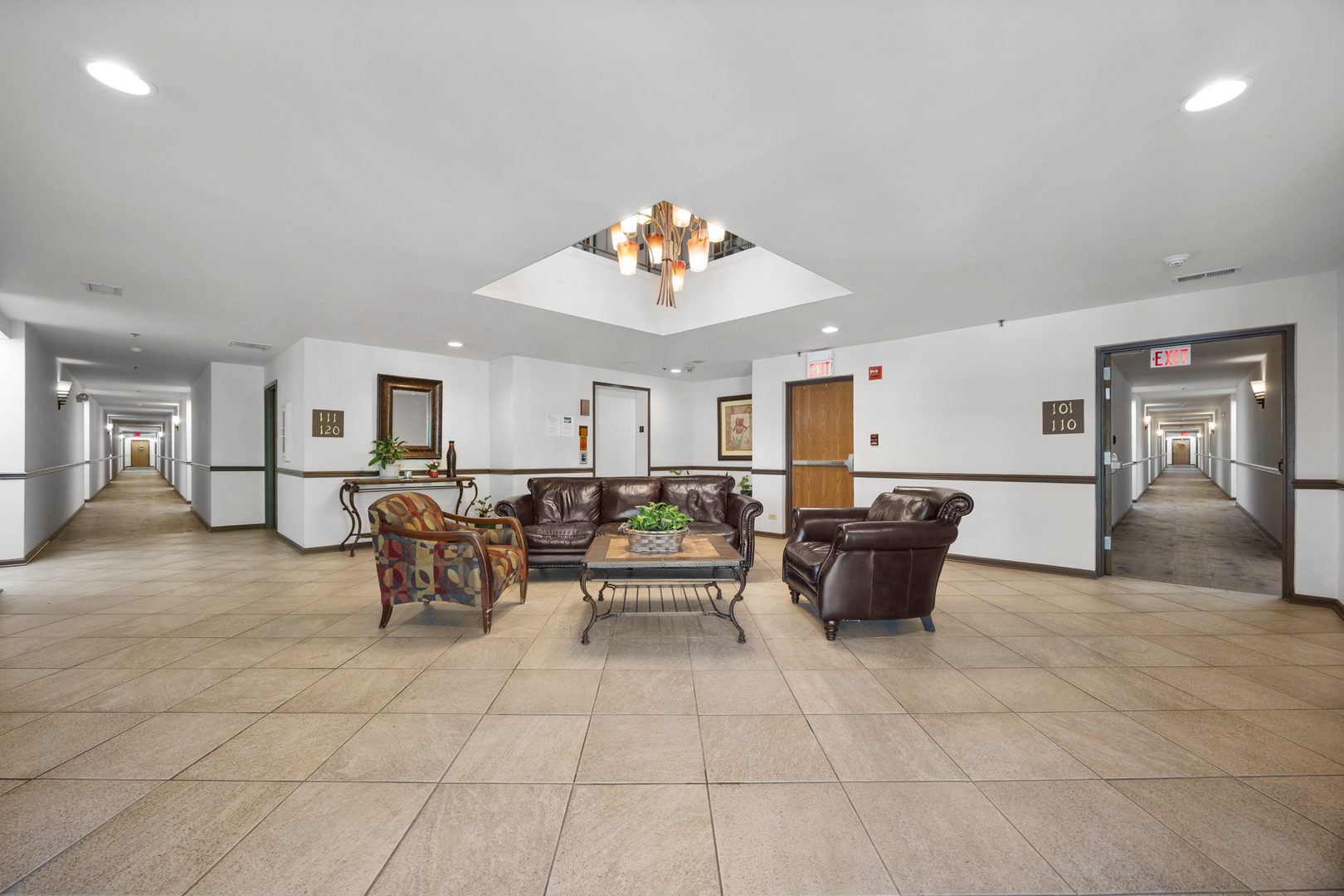 815 Leicester Road #219, Elk Grove Village, IL 60007