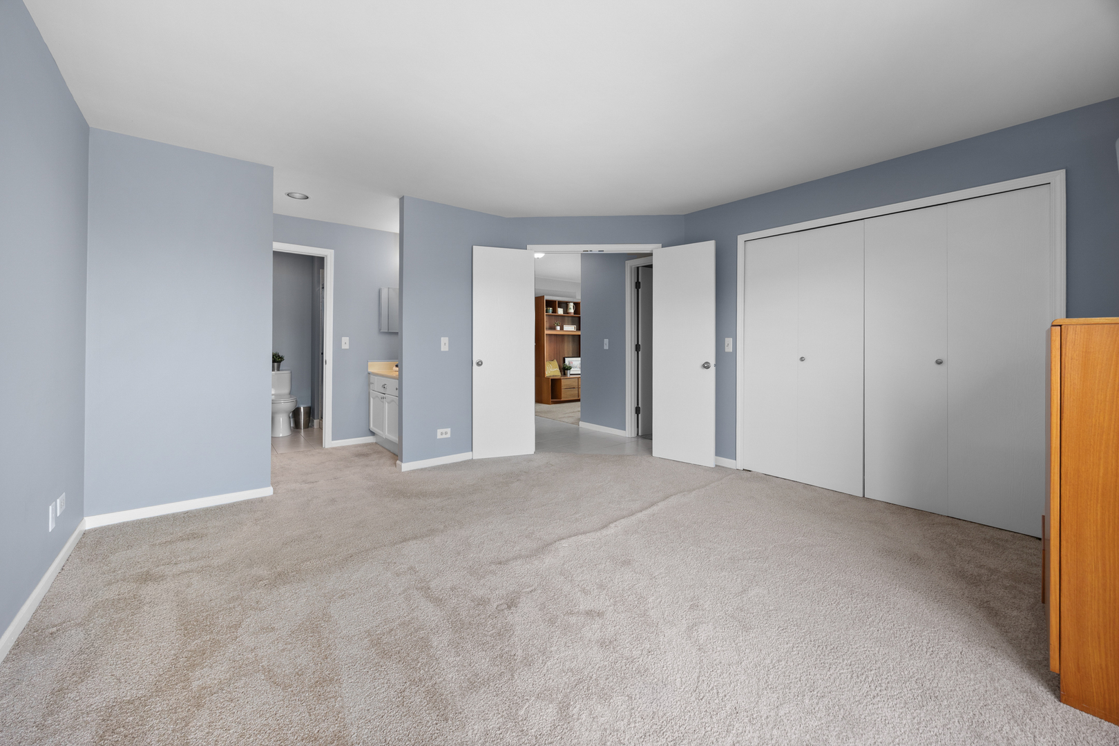 815 Leicester Road #219, Elk Grove Village, IL 60007