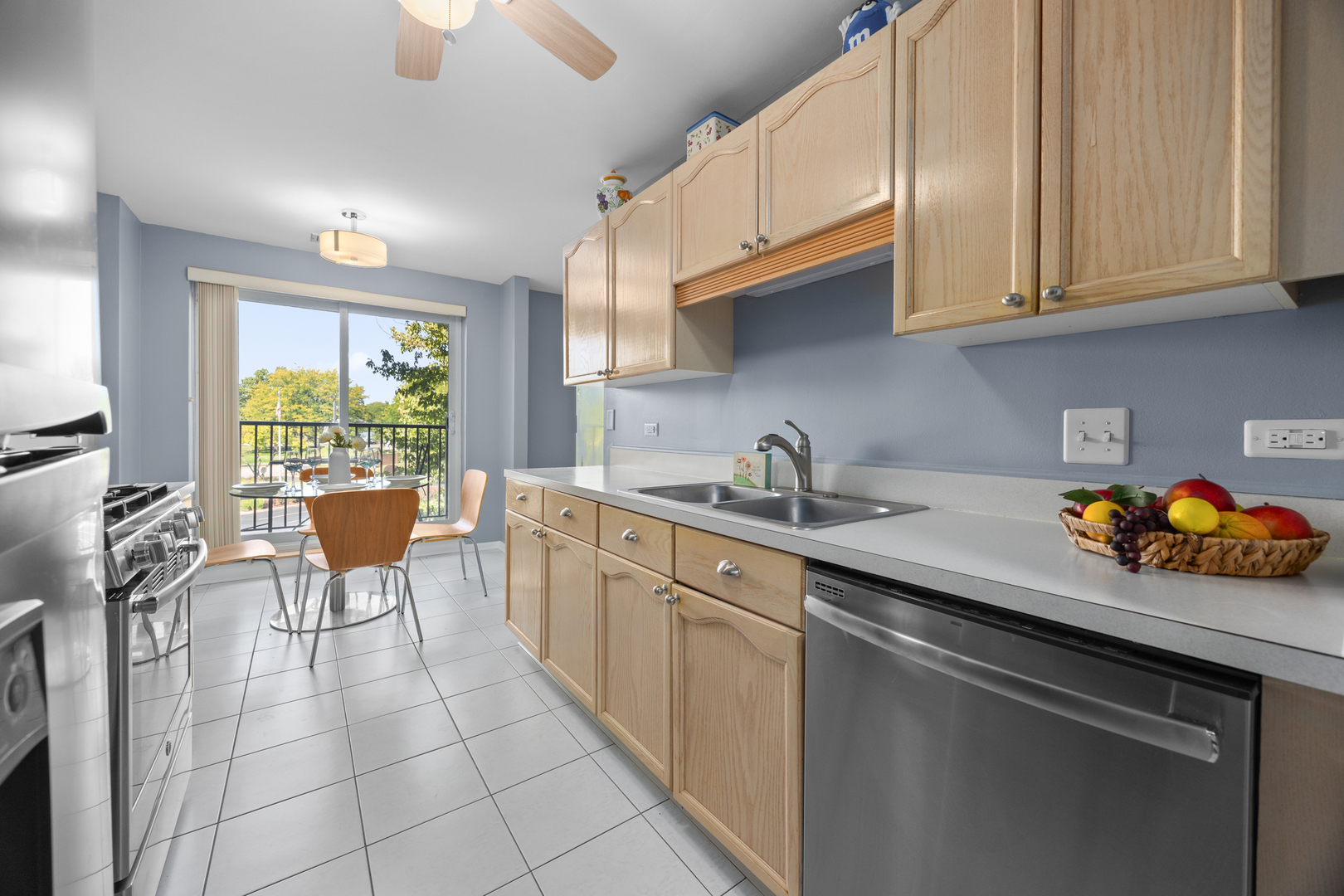 815 Leicester Road #219, Elk Grove Village, IL 60007