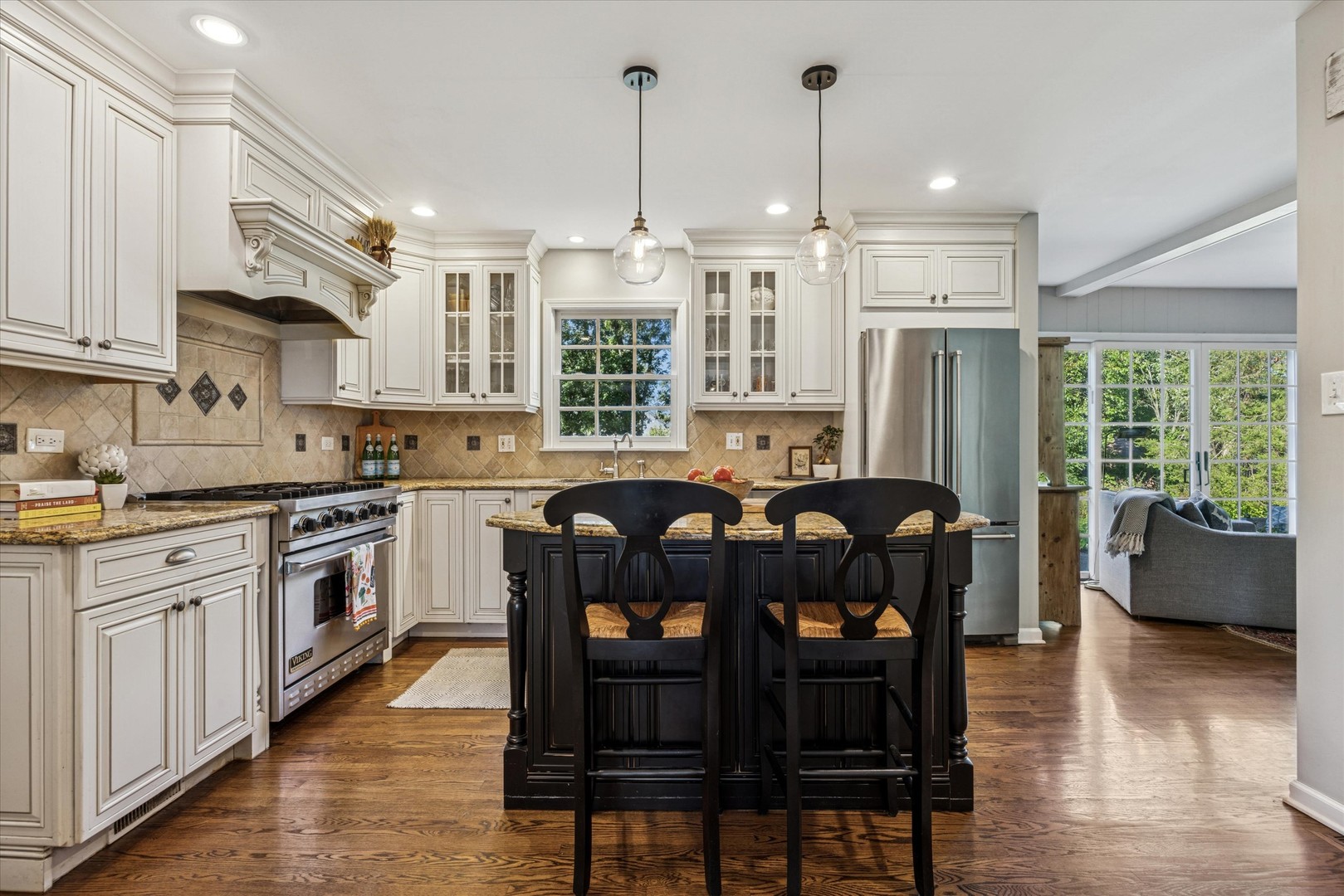 1709 E Thomas Road, Wheaton, IL 60187