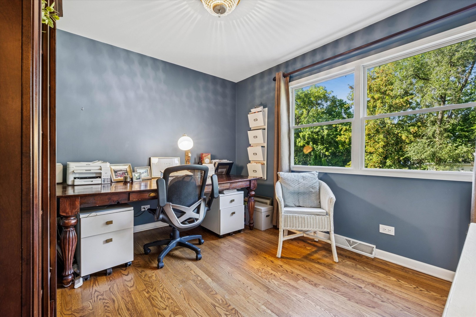 1709 E Thomas Road, Wheaton, IL 60187