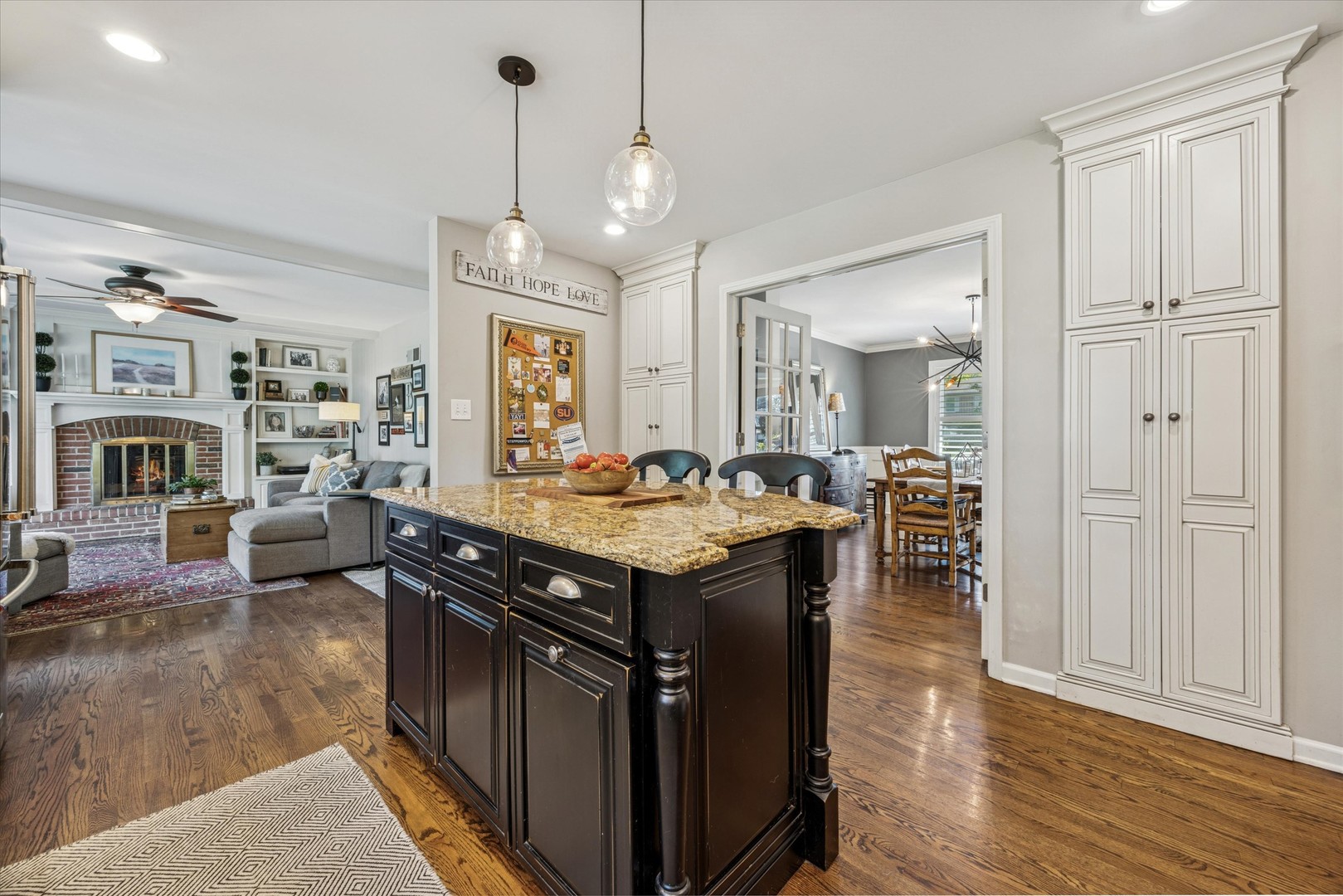 1709 E Thomas Road, Wheaton, IL 60187