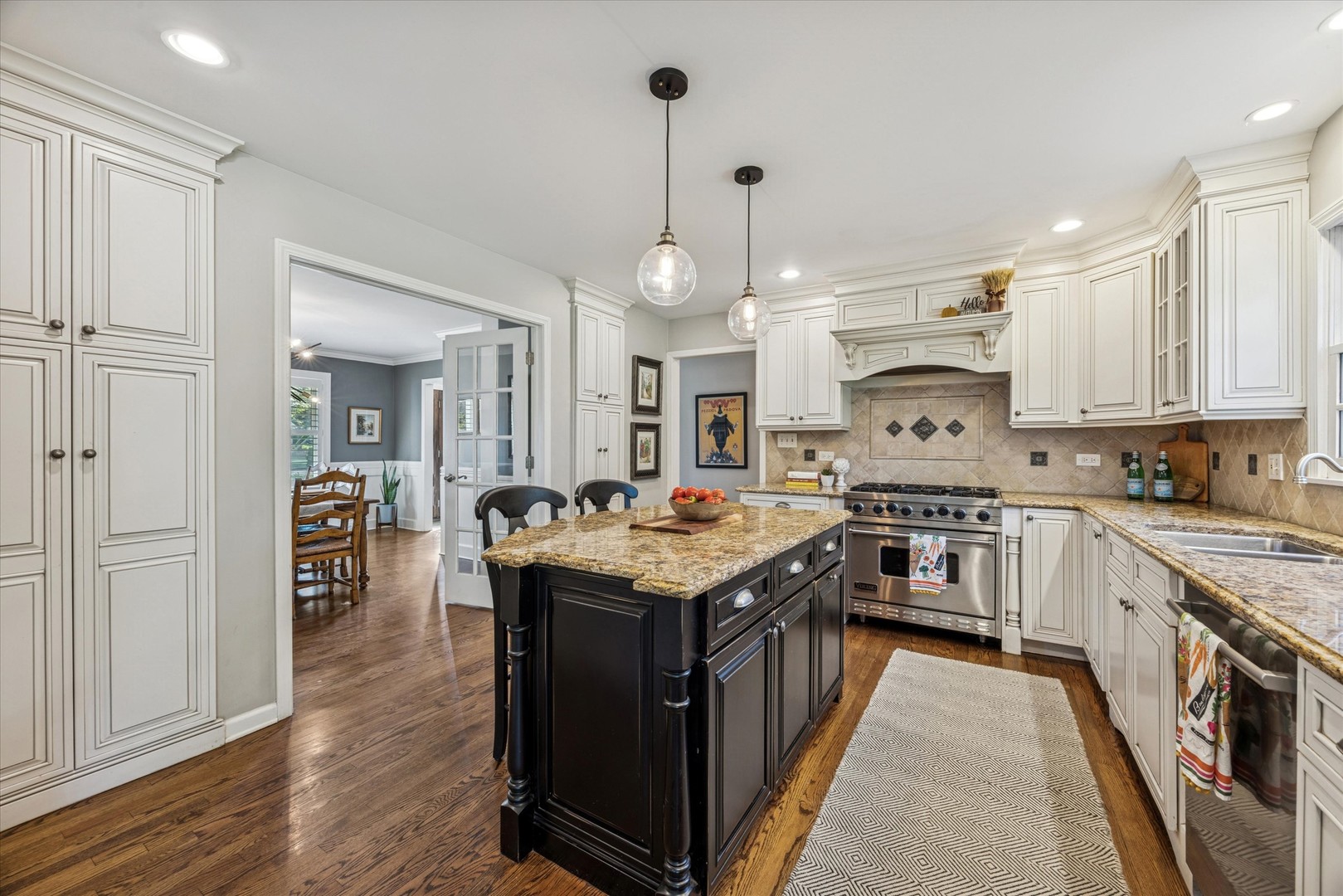 1709 E Thomas Road, Wheaton, IL 60187