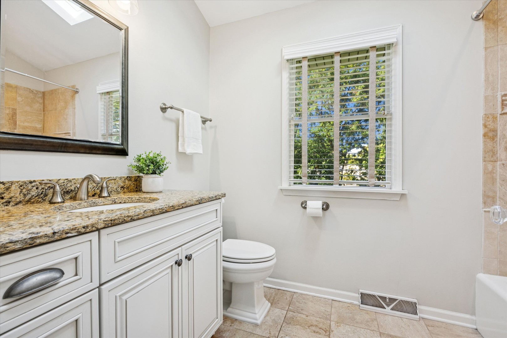 1709 E Thomas Road, Wheaton, IL 60187