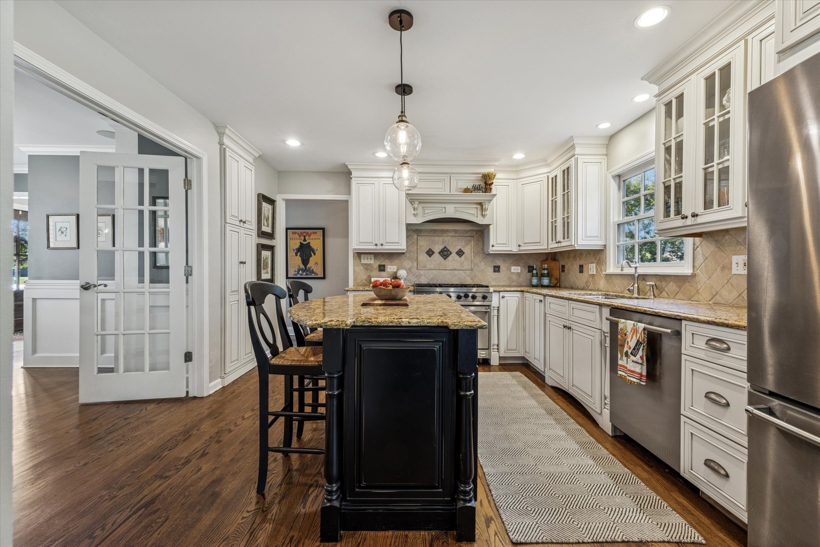1709 E Thomas Road, Wheaton, IL 60187