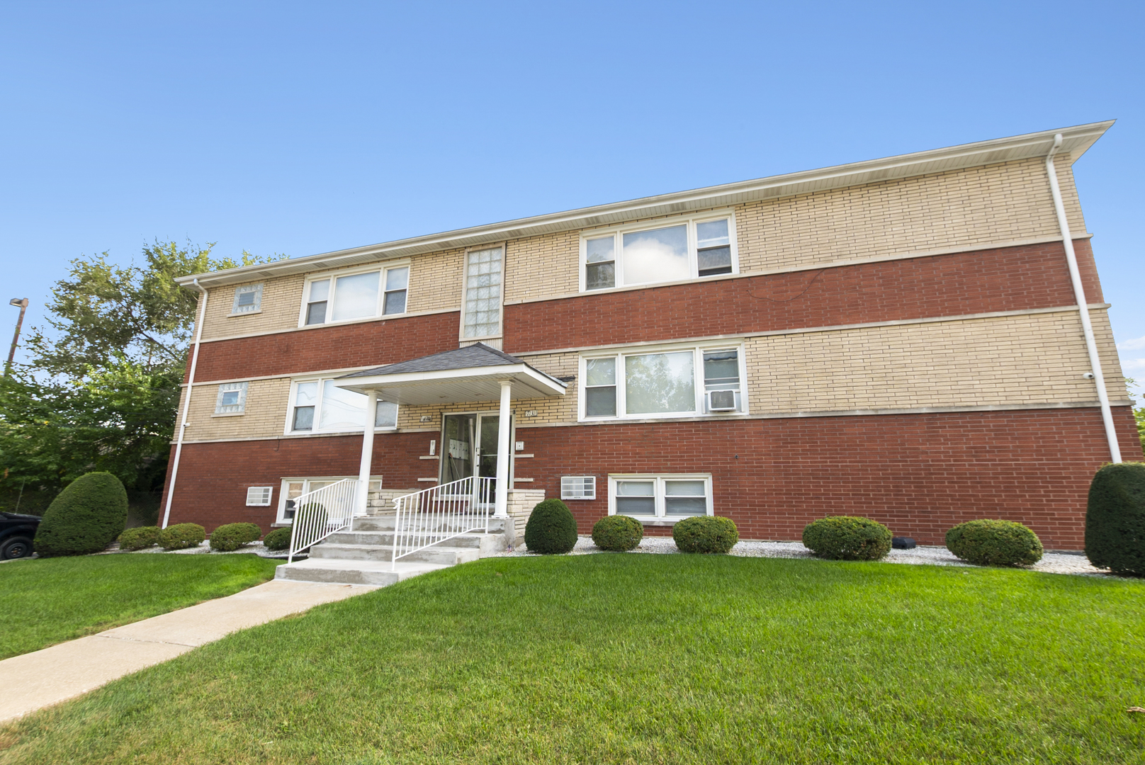 7121 W 110th Street #2E, Worth, IL 60482