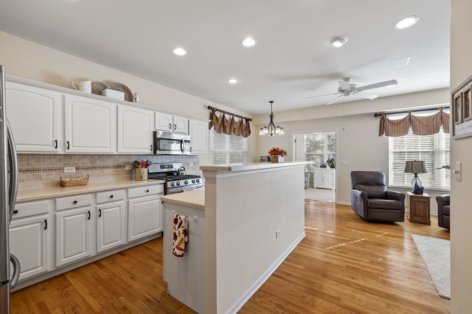 16415 Grandwood Lake Drive, Crest Hill, IL 60403