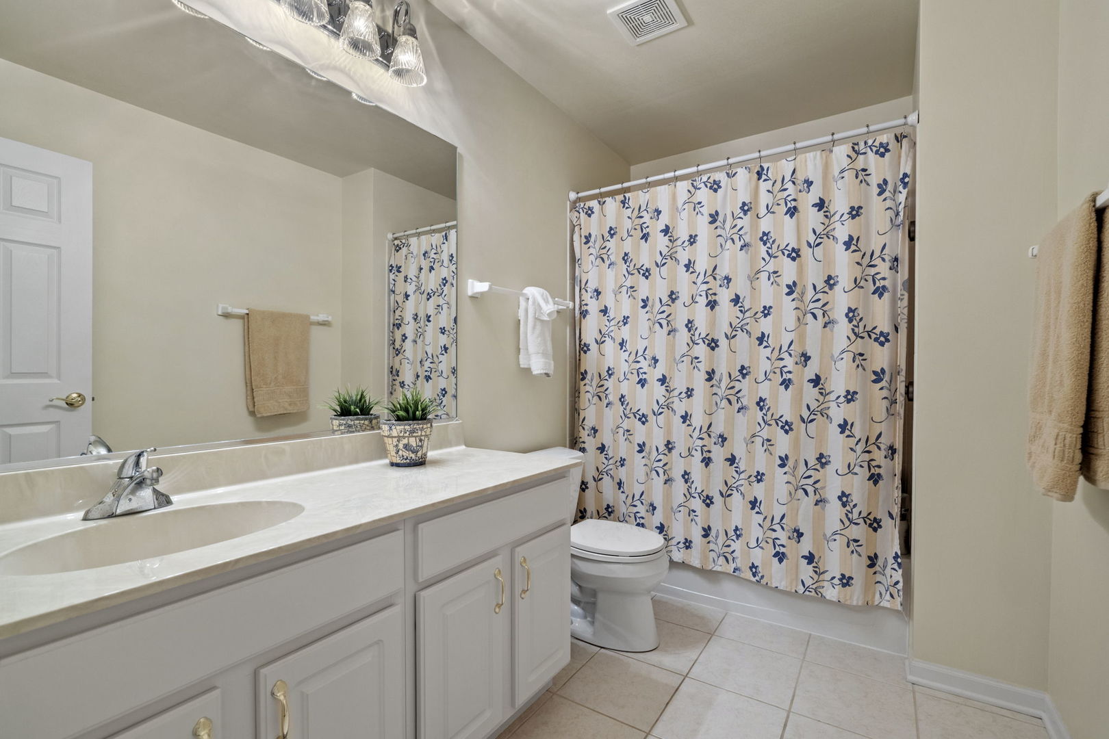 16415 Grandwood Lake Drive, Crest Hill, IL 60403