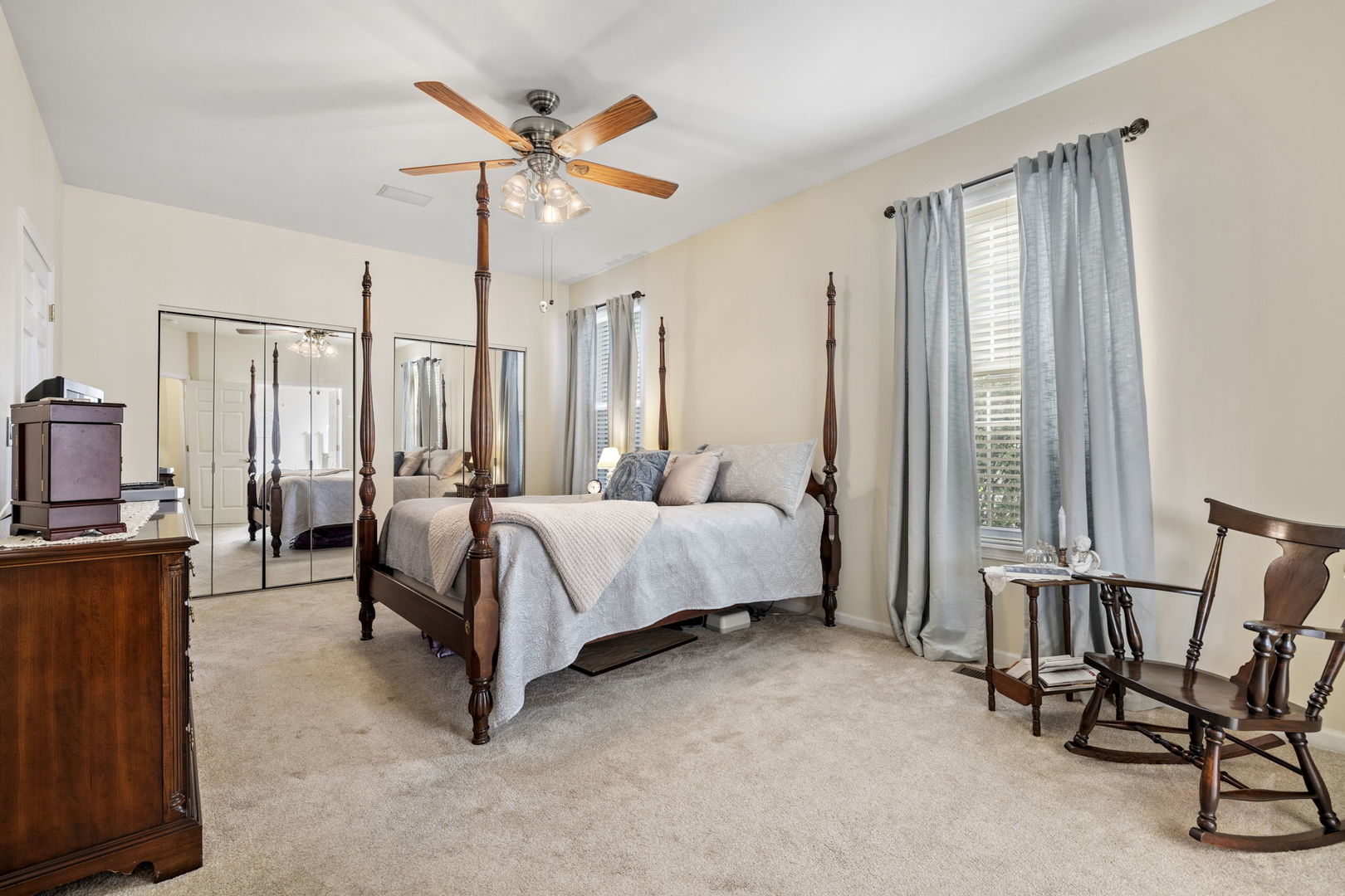 16415 Grandwood Lake Drive, Crest Hill, IL 60403