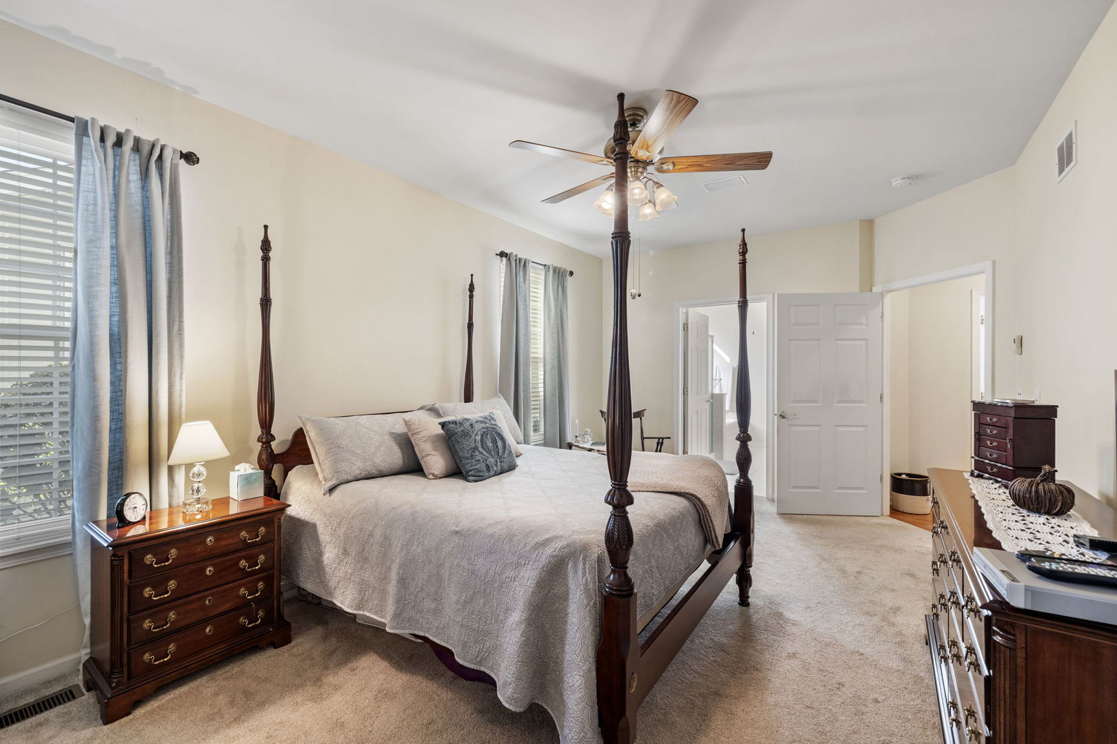 16415 Grandwood Lake Drive, Crest Hill, IL 60403