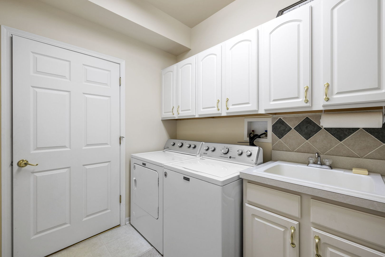 16415 Grandwood Lake Drive, Crest Hill, IL 60403