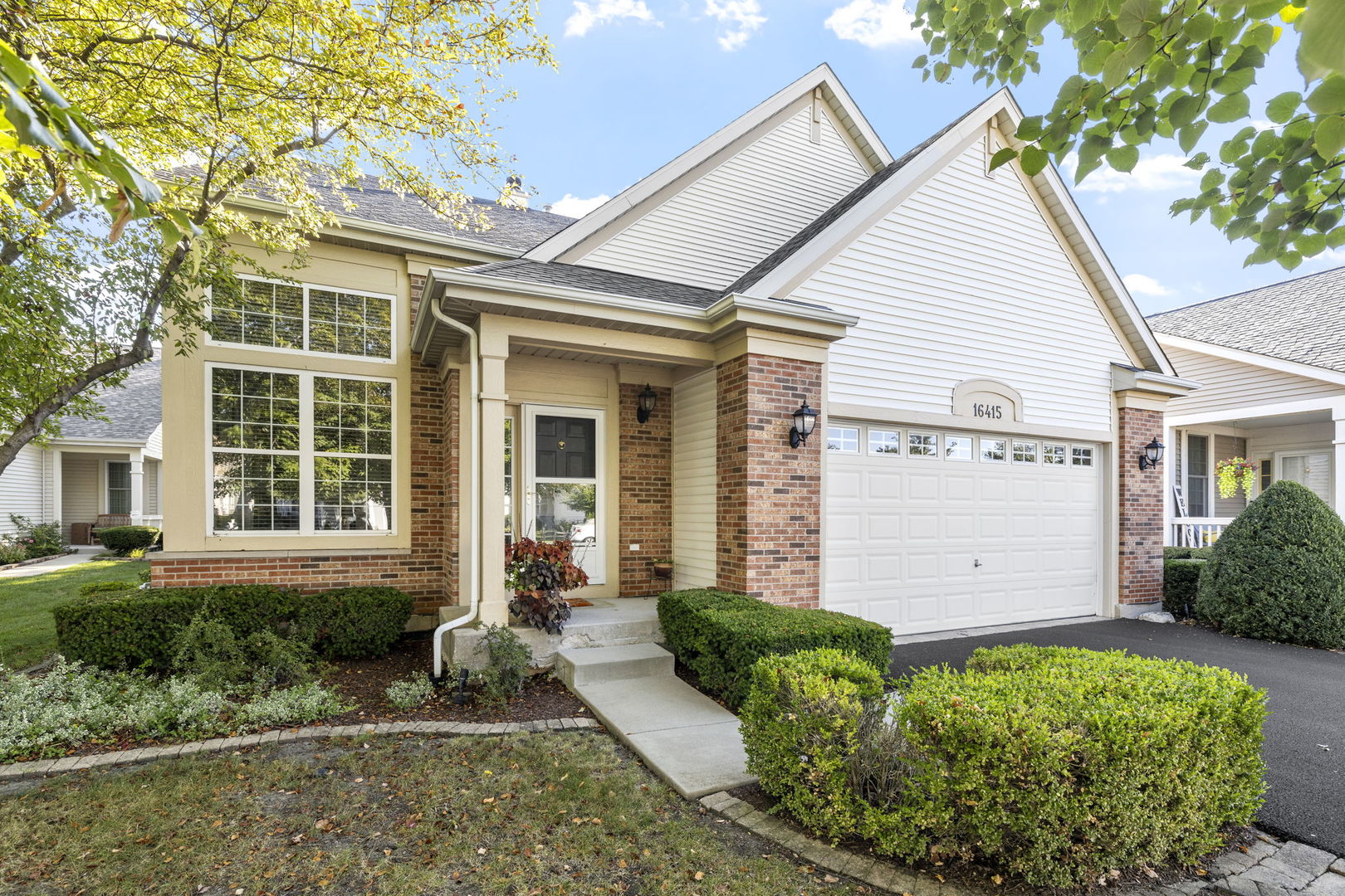 16415 Grandwood Lake Drive, Crest Hill, IL 60403