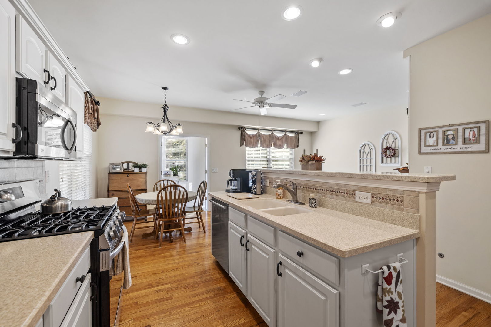 16415 Grandwood Lake Drive, Crest Hill, IL 60403