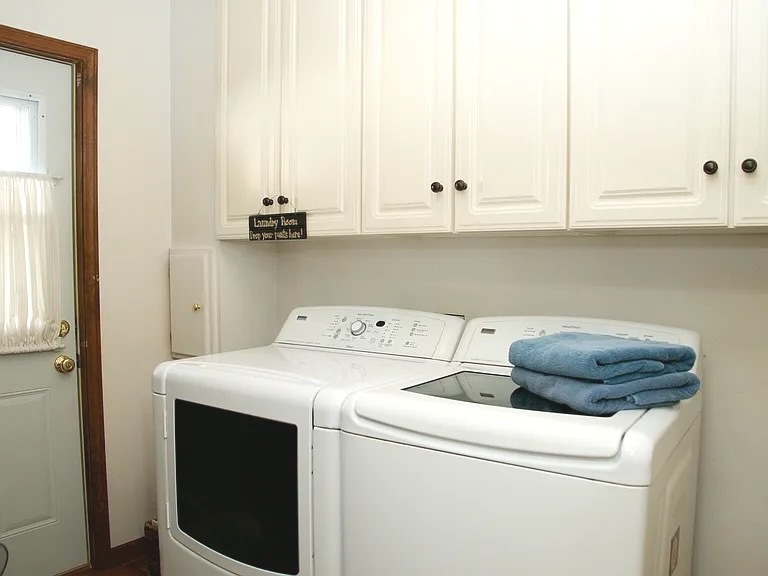 516 S 1st Street, West Dundee, IL 60118