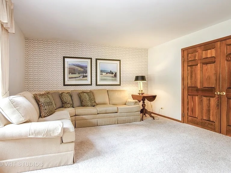 516 S 1st Street, West Dundee, IL 60118