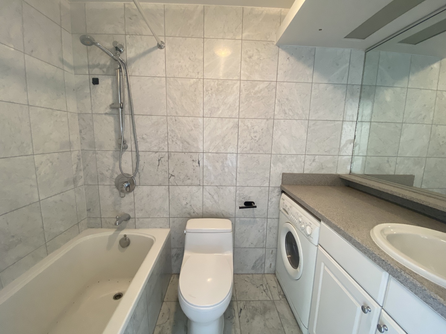 230 E Ontario Street #2304, Chicago, IL 60611