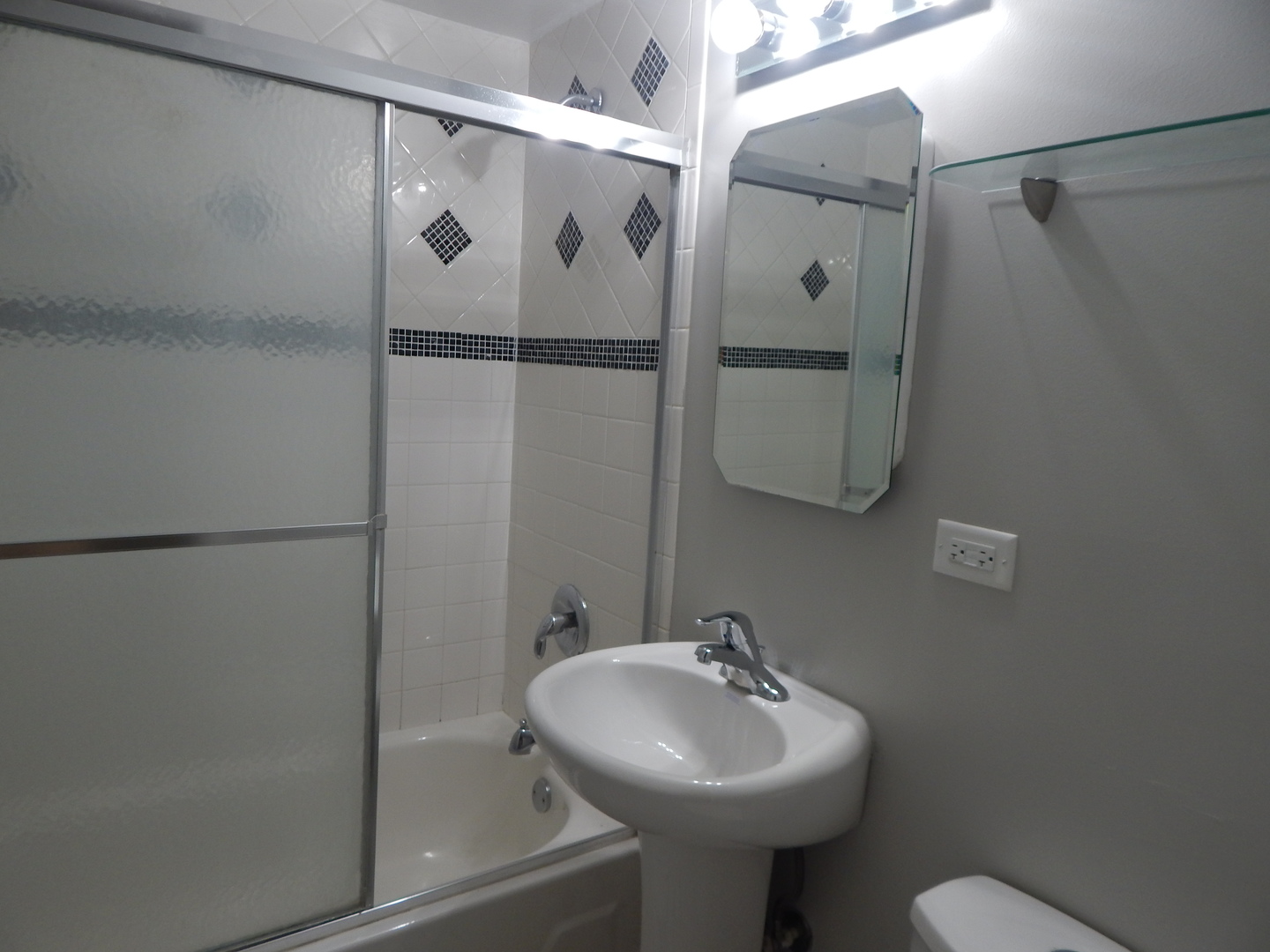 214 North Avenue #2, Naperville, IL 60540